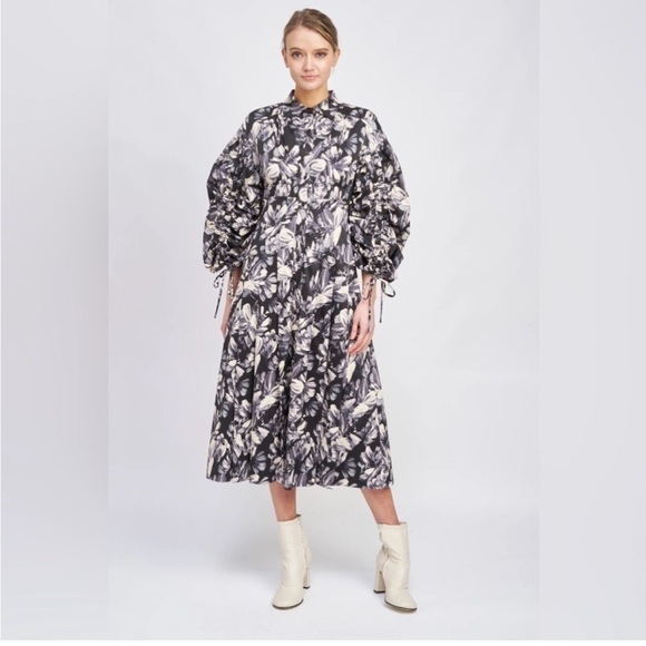 En Saison Dresses & Skirts - En Saison Bonnie Everyday Midi Dress
Charcoal Floral Party Ready
